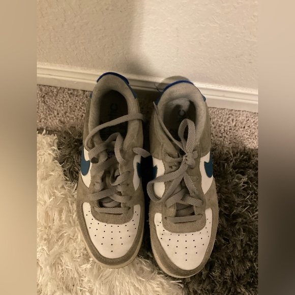 Nike Air Force 1 white and gray kid sneakers - Picture 5 of 6